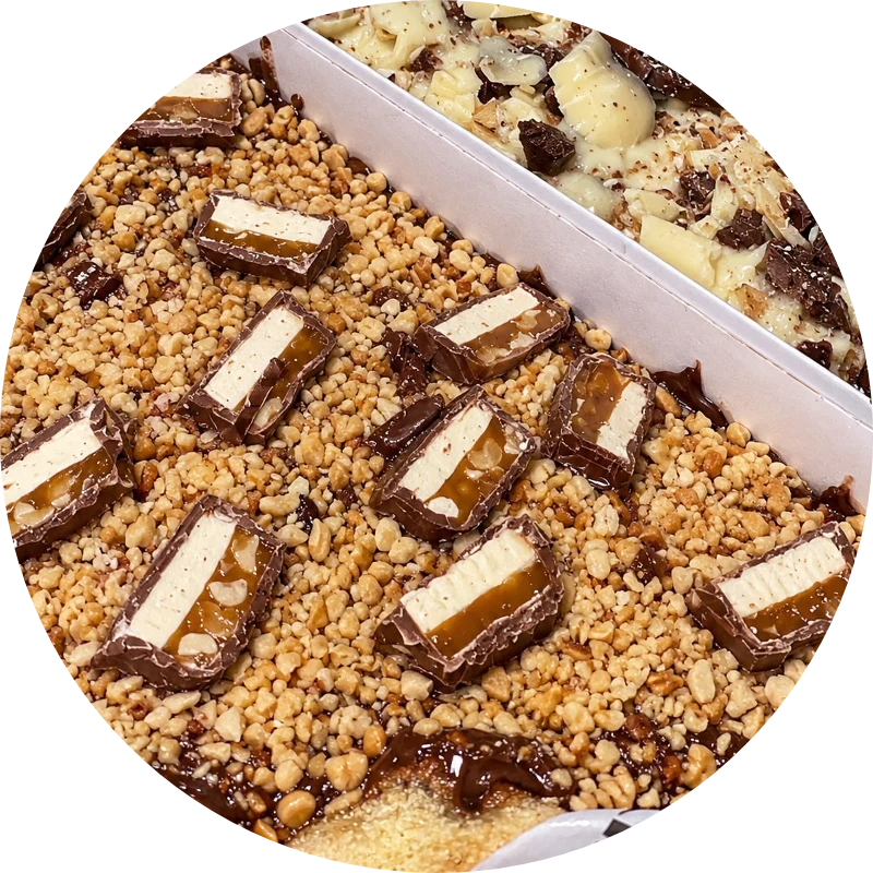 Doces: Charge - Pizza Grande (Ingredientes: Creme de Leite, Doce de Leite, Amendoim)