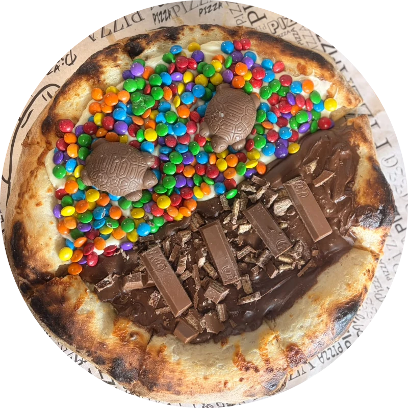 Doces: Pizza de Confetti com Tortuguita - Pizza Grande (Ingredientes: confetti, tortuguitas, Chocolate Branco, Creme de Leite)