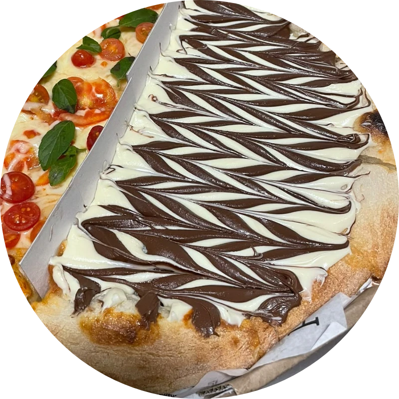 Doces: Dois Amores - Pizza Grande (Ingredientes: Creme de Leite, Chocolate Branco, Chocolate ao Leite)